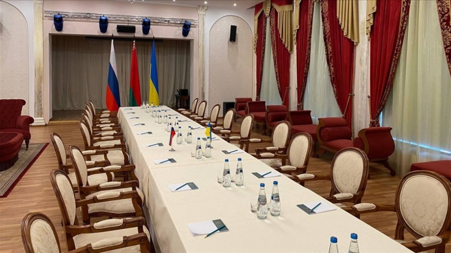 Phái đoàn Nga tới địa điểm đàm phán vòng 2 với Ukraine